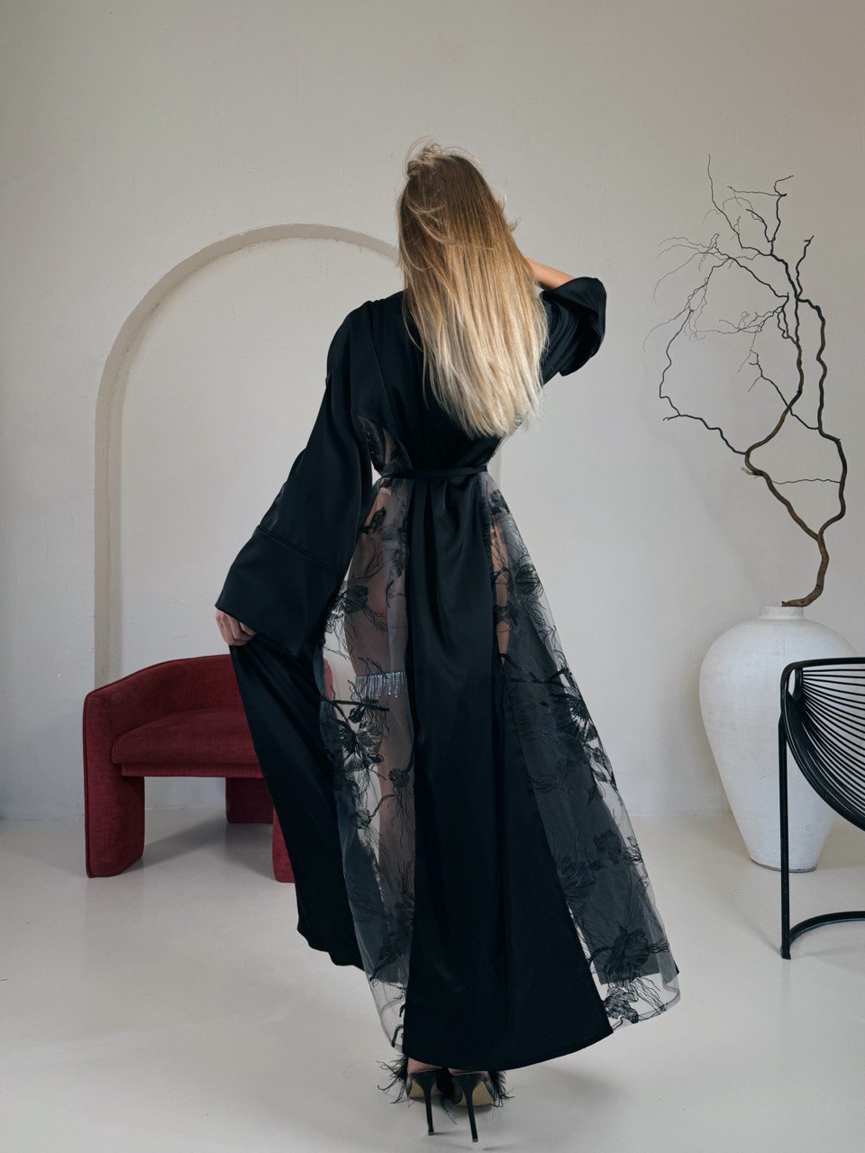 Long robe with lace